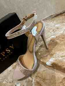 Hündürdaban ayaqqabılar Hündürdaban ayaqqabılar