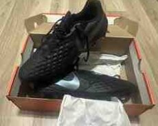 Buts Nike Legend 8