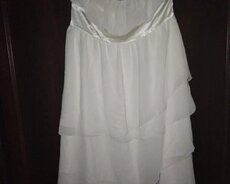 Ağ rəngli qadın paltarı